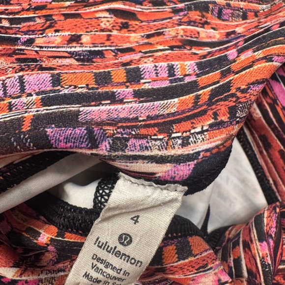 LULULEMON Crop Leggings Size 4 - 19" Inseam 🌟 - Picture 5 of 6